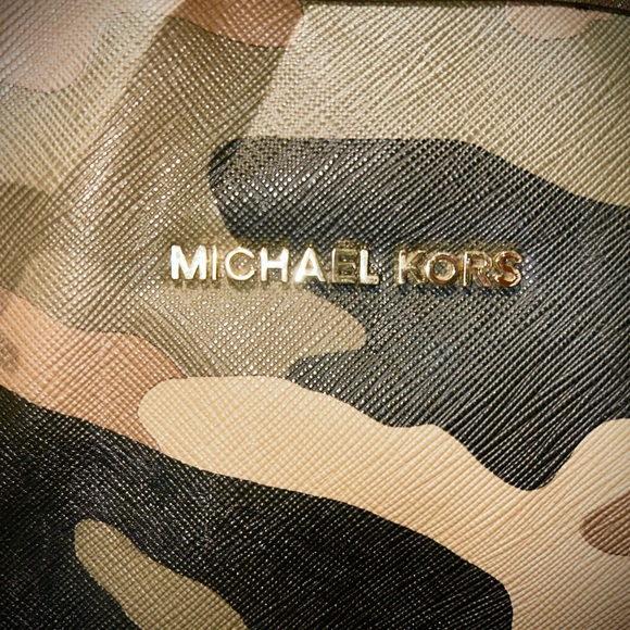 Michael Kors Camouflage Jet Set Tote Patterned Bag (2015 collection) - Picture 6 of 8